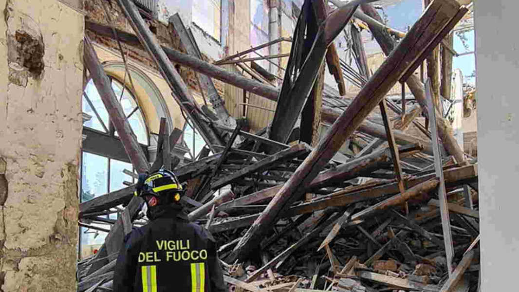 Torino Crolla Parte Del Tetto Della Stazione Di Porta Susa