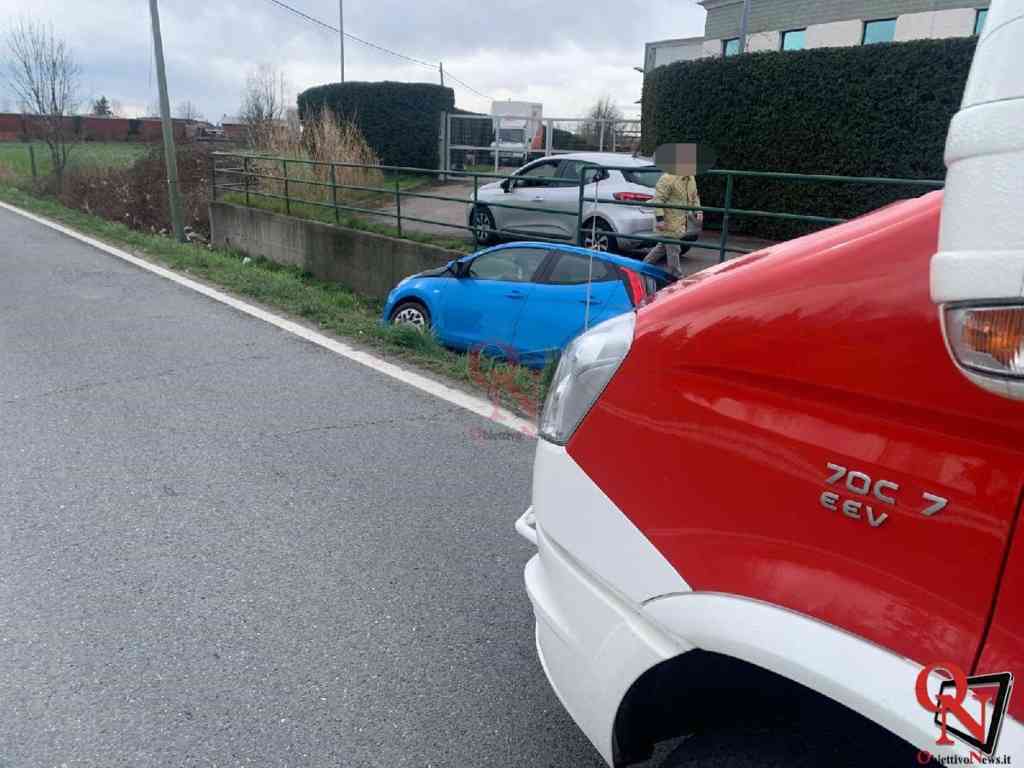 Ciri Auto Esce Di Strada E Dopo Aver Divelto Un Palo Si Schianta