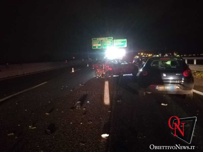 RIVOLI – Incidente in tangenziale: coinvolte tre vetture; una si è incendiata (FOTO) 5 Rivoli incidente tangenziale 7