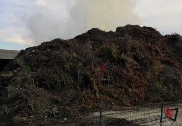 FOGLIZZO – Vasto incendio in un deposito di cippato (FOTO)