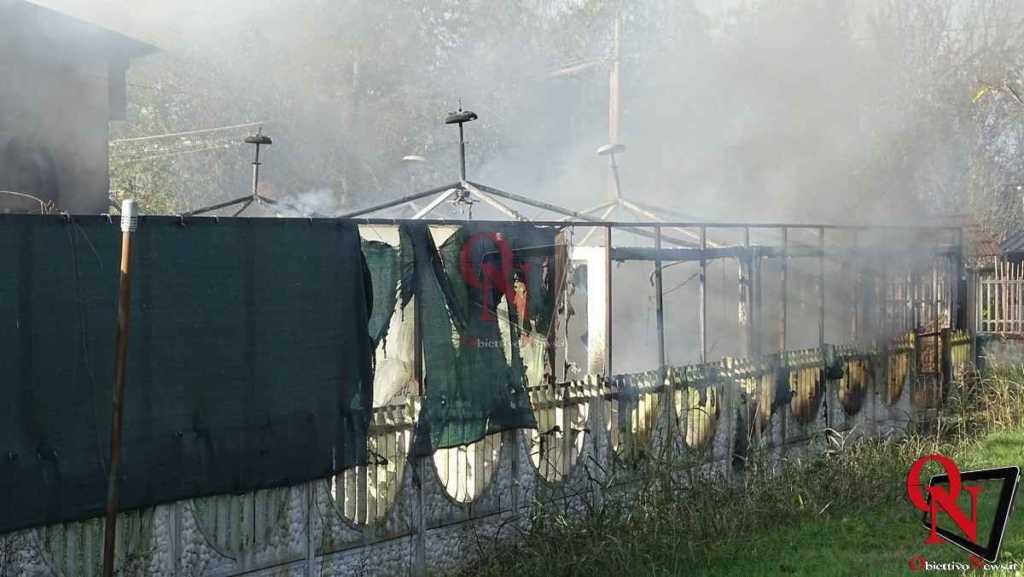 FELETTO - In fiamme la sede del Calcio Balilla (FOTO E VIDEO) 2 Feletto Incendio sede calciobalilla 5
