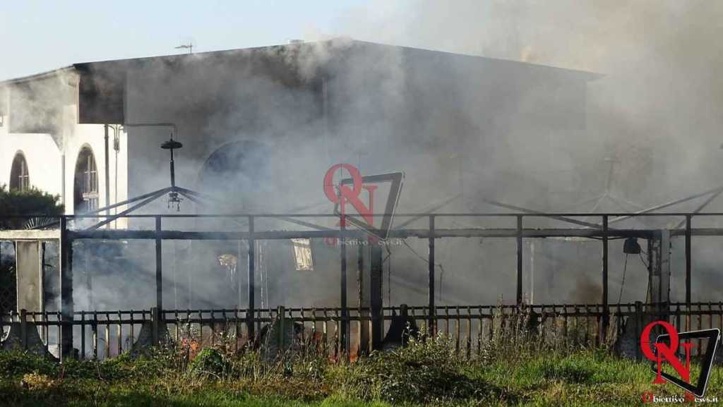 FELETTO - In fiamme la sede del Calcio Balilla (FOTO E VIDEO) 1 Feletto Incendio sede calciobalilla 7