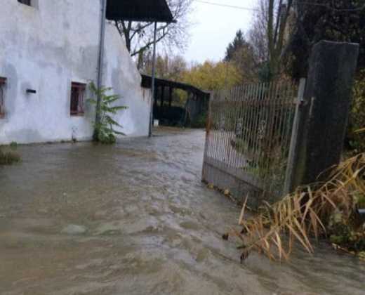 MALTEMPO – Strade allagate e disagi; è ancora allerta rossa