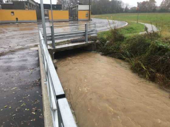 MALTEMPO – Strade allagate e disagi; è ancora allerta rossa