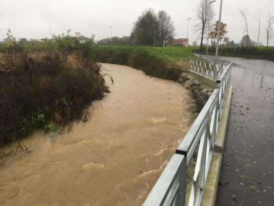 MALTEMPO – Strade allagate e disagi; è ancora allerta rossa