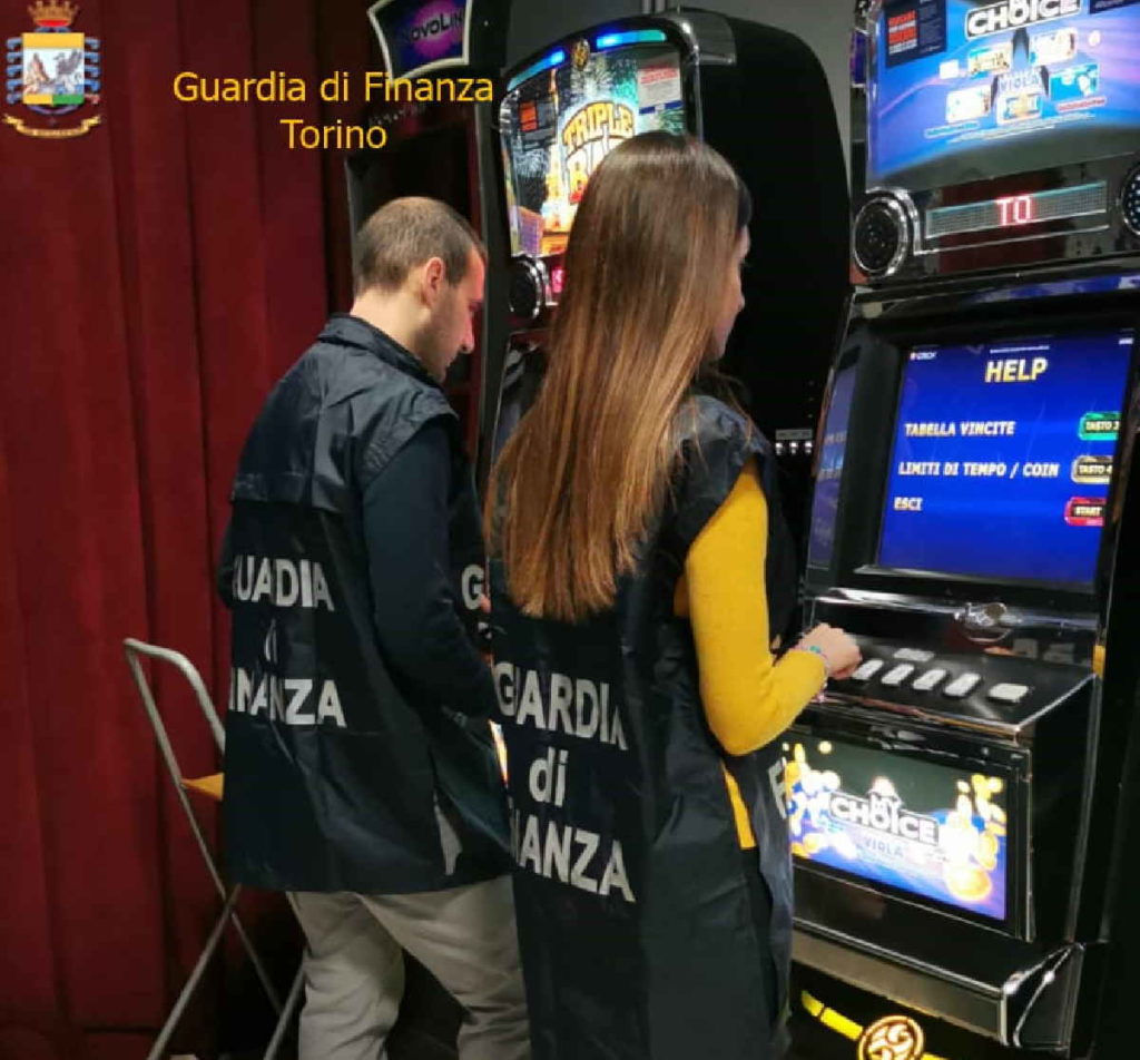 TORINO – Scoperta dalla Guardia di Finanza una sala slot aperta