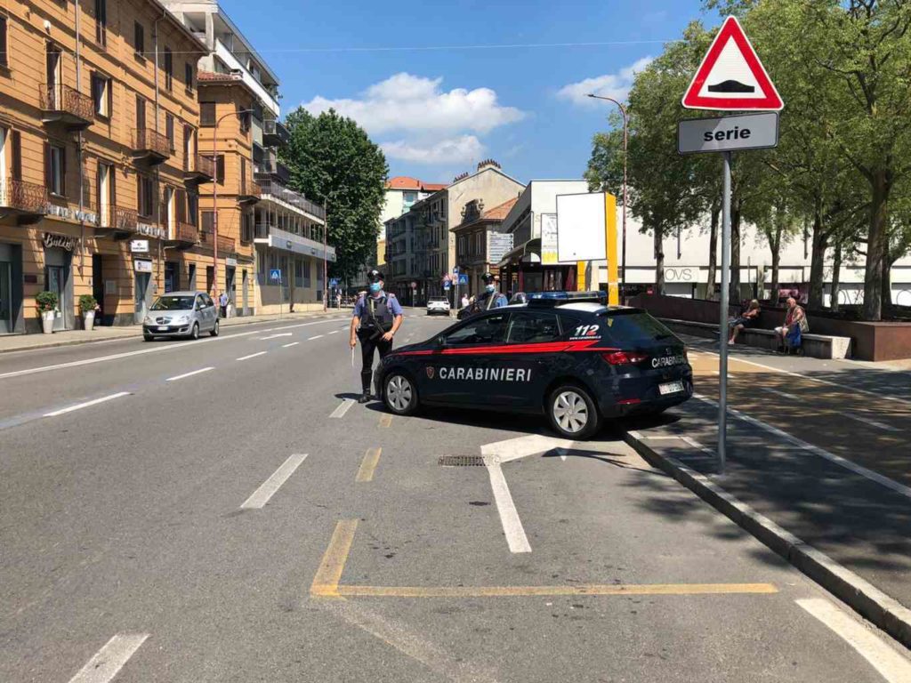 IVREA – Giovane pakistano deruba due connazionali, arrestato