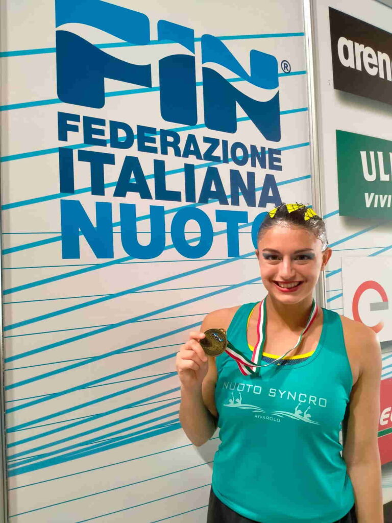 RIVAROLO CANAVESE – Nuoto sincronizzato: sono tre le medaglie tricolori per la Libertas