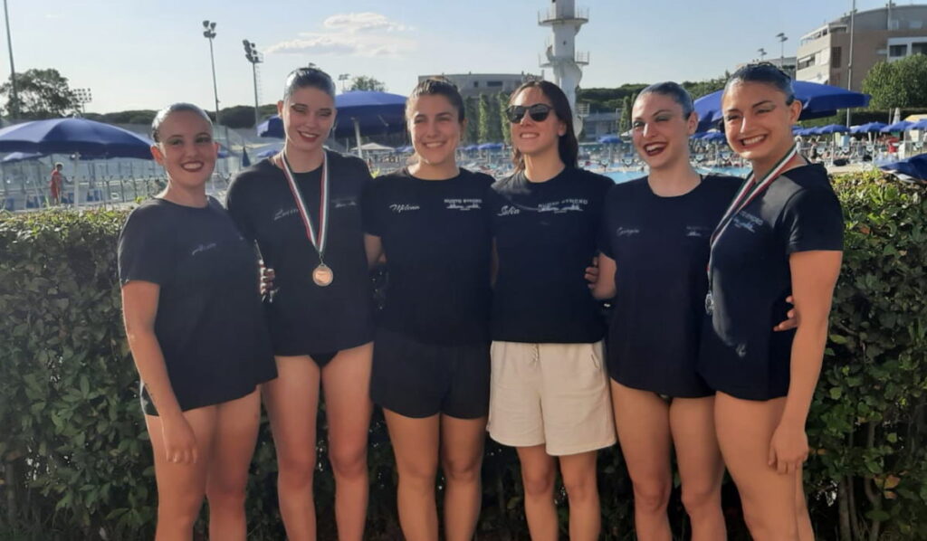 RIVAROLO CANAVESE – Nuoto sincronizzato: sono tre le medaglie tricolori per la Libertas