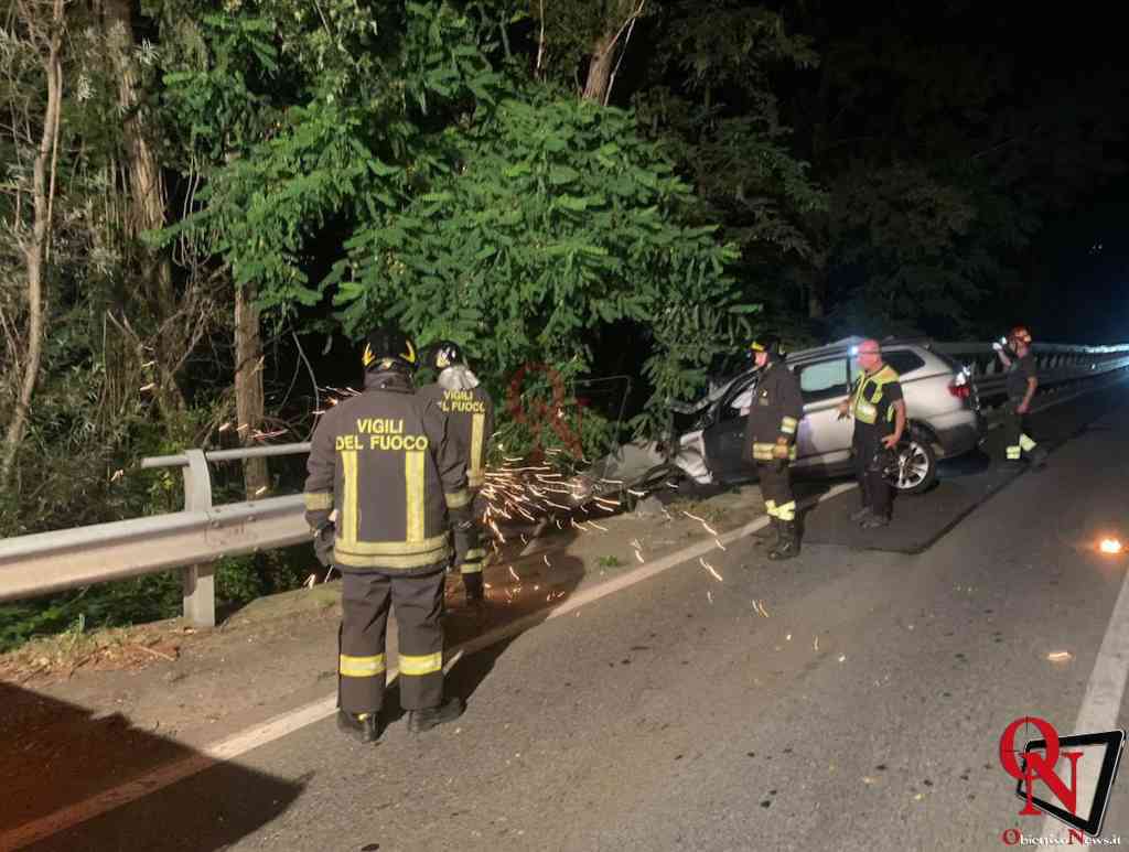 CUORGNÈ – Auto si schianta contro il guardrail in località Piova (FOTO)